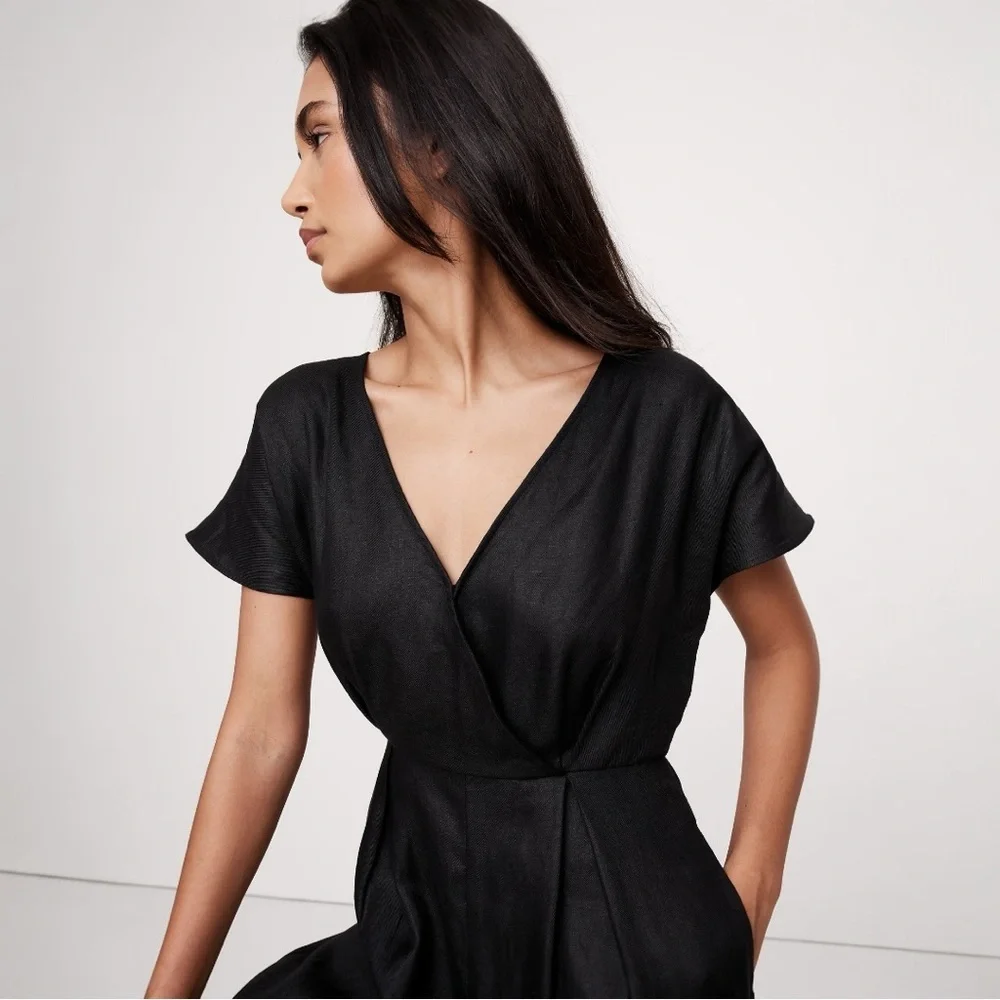 NWOT Banana Republic Linen V Neck Jumpsuit